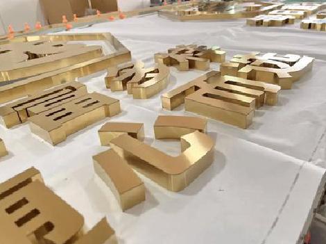 太白拉丝不锈钢字的特点。