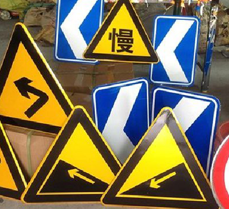 太白标识标牌中颜色的确定是很重要的。