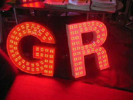 太白LED发光字常见的安装误区。